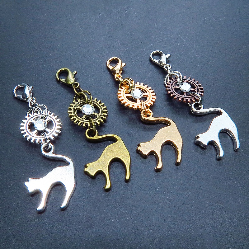 マスク・スマホチャーム アンティークシルバー 跳ね猫と歯車を組合せたチャーム ジャックピン追加可