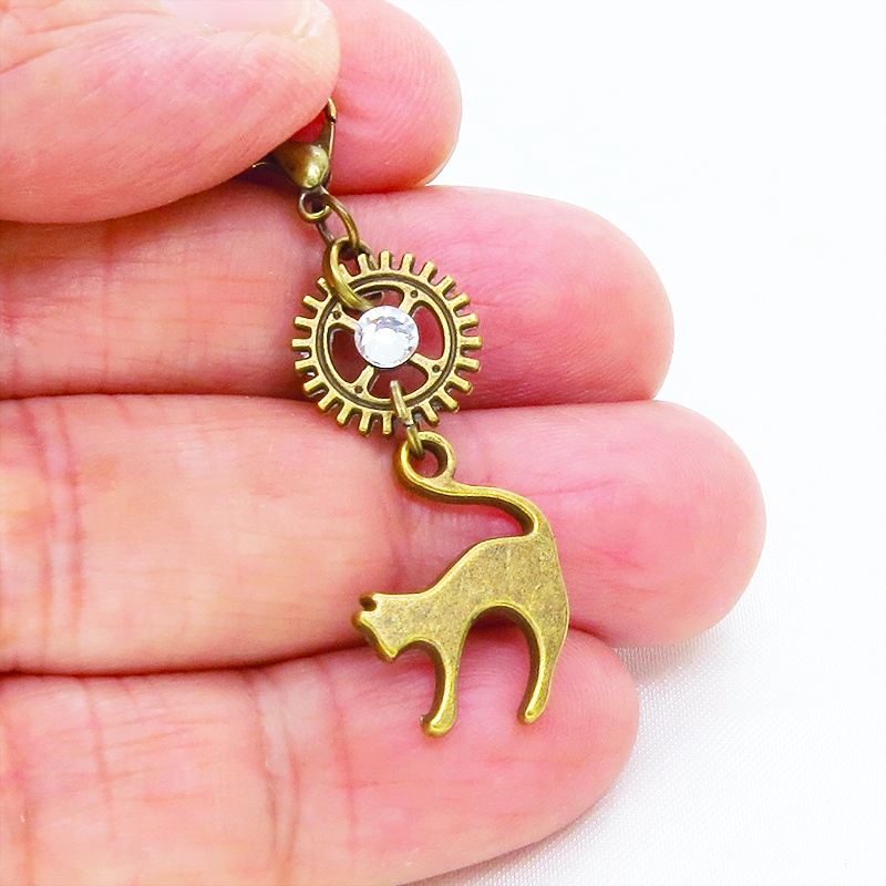 マスク・スマホチャーム アンティークゴールド 跳ね猫と歯車を組合せたチャーム ジャックピン追加可