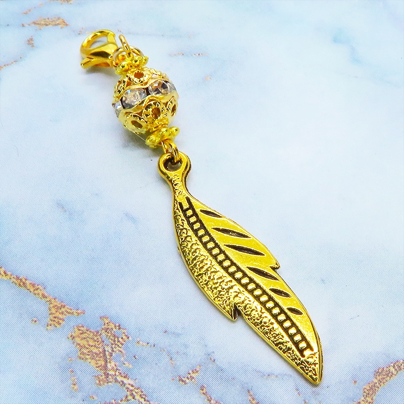 マスク・スマホチャーム ゴールドカラー フェザーとメタルビーズを組合せたチャーム 金具変更可 ジャックピン追加可