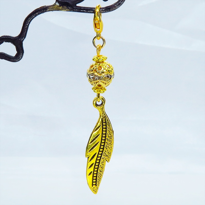 マスク・スマホチャーム ゴールドカラー フェザーとメタルビーズを組合せたチャーム 金具変更可 ジャックピン追加可