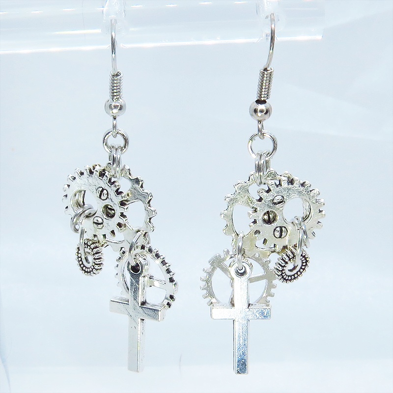アンティークシルバー ロザリオ(十字架)と歯車を組合せたコンパクトなピアス スチームパンク風 コンパクト