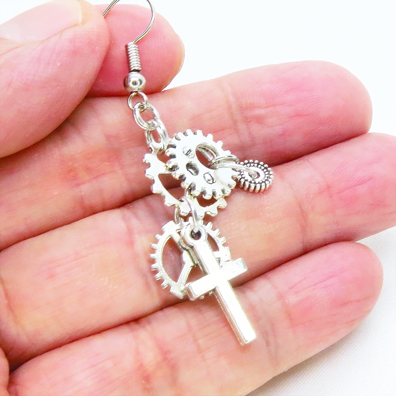 アンティークシルバー ロザリオ(十字架)と歯車を組合せたコンパクトなピアス スチームパンク風 コンパクト