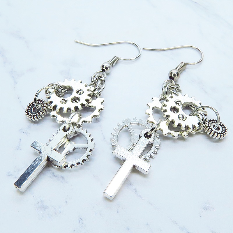 アンティークシルバー ロザリオ(十字架)と歯車を組合せたコンパクトなピアス スチームパンク風 コンパクト