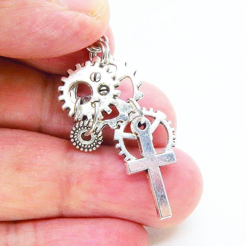 アンティークシルバー ロザリオ(十字架)と歯車を組合せたコンパクトなピアス スチームパンク風 コンパクト