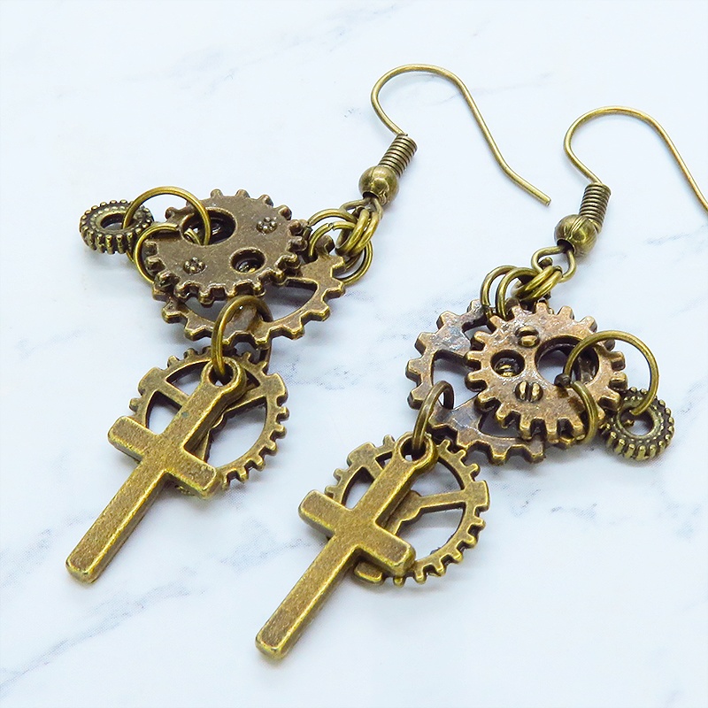 アンティークゴールド ロザリオ(十字架)と歯車を組合せたコンパクトなピアス スチームパンク風 コンパクト