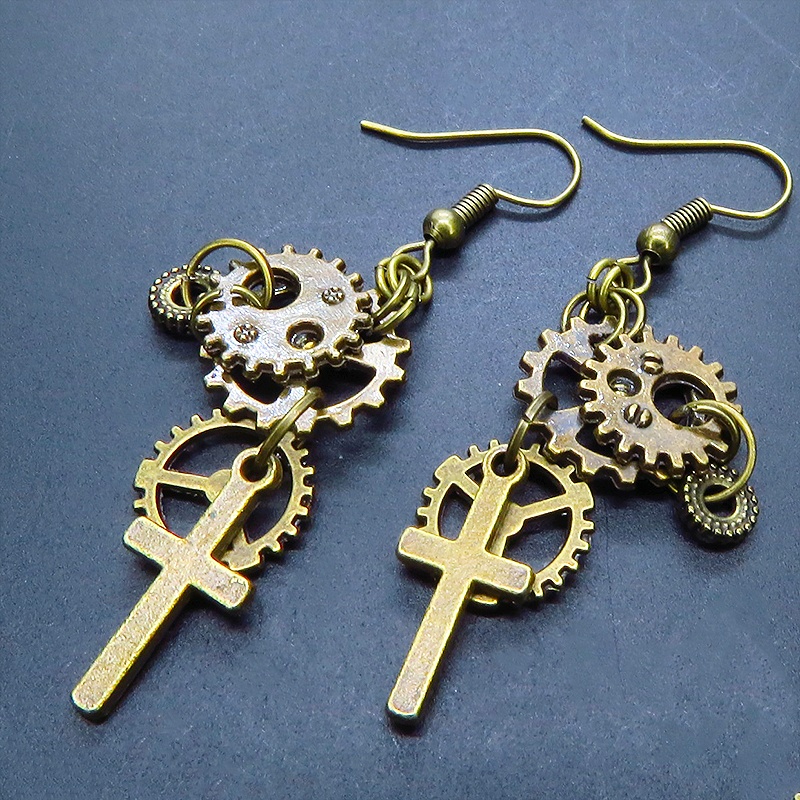 アンティークゴールド ロザリオ(十字架)と歯車を組合せたコンパクトなピアス スチームパンク風 コンパクト