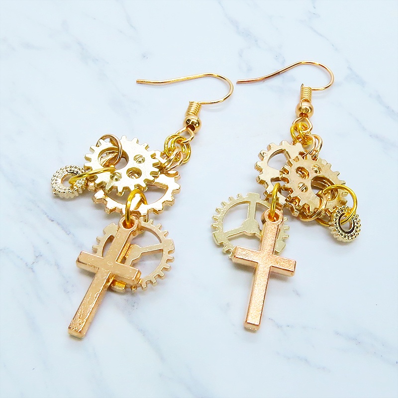マットゴールド ロザリオ(十字架)と歯車を組合せたコンパクトなピアス スチームパンク風 コンパクト