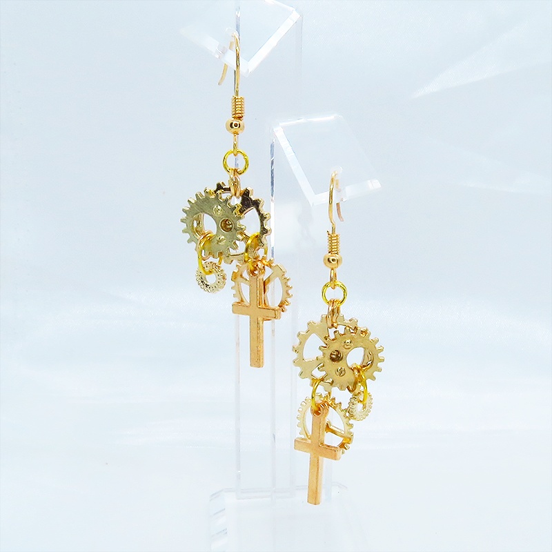 マットゴールド ロザリオ(十字架)と歯車を組合せたコンパクトなピアス スチームパンク風 コンパクト