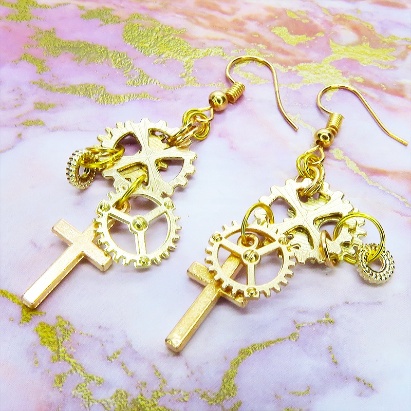 マットゴールド ロザリオ(十字架)と歯車を組合せたコンパクトなピアス スチームパンク風 コンパクト