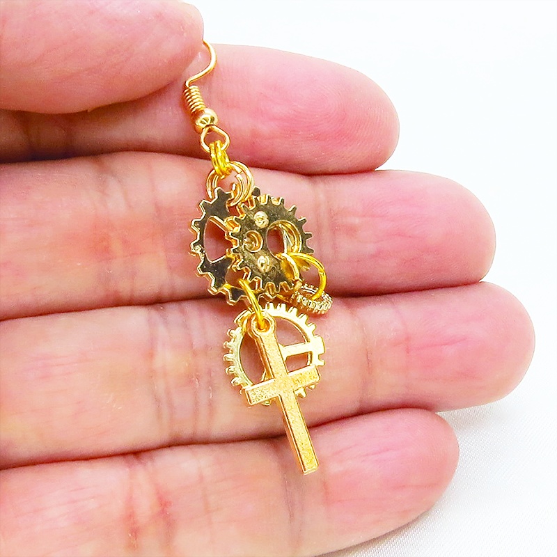 マットゴールド ロザリオ(十字架)と歯車を組合せたコンパクトなピアス スチームパンク風 コンパクト