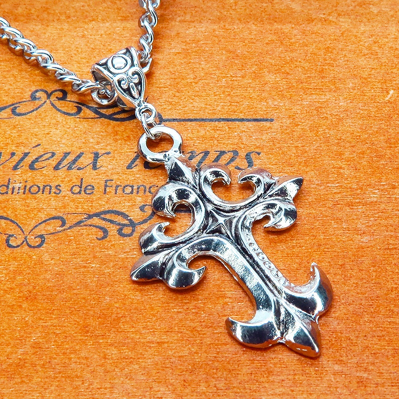 アンティークシルバー ゴシック調デザインのカッコいいロザリオ(十字架)のペンダントネックレス ロングチェーン