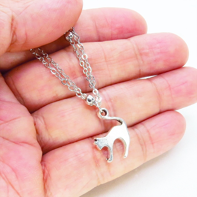 アンティークシルバー 跳ね猫モチーフのダブルチェーンブレスレット ビーズ付チェーン アジャスター可