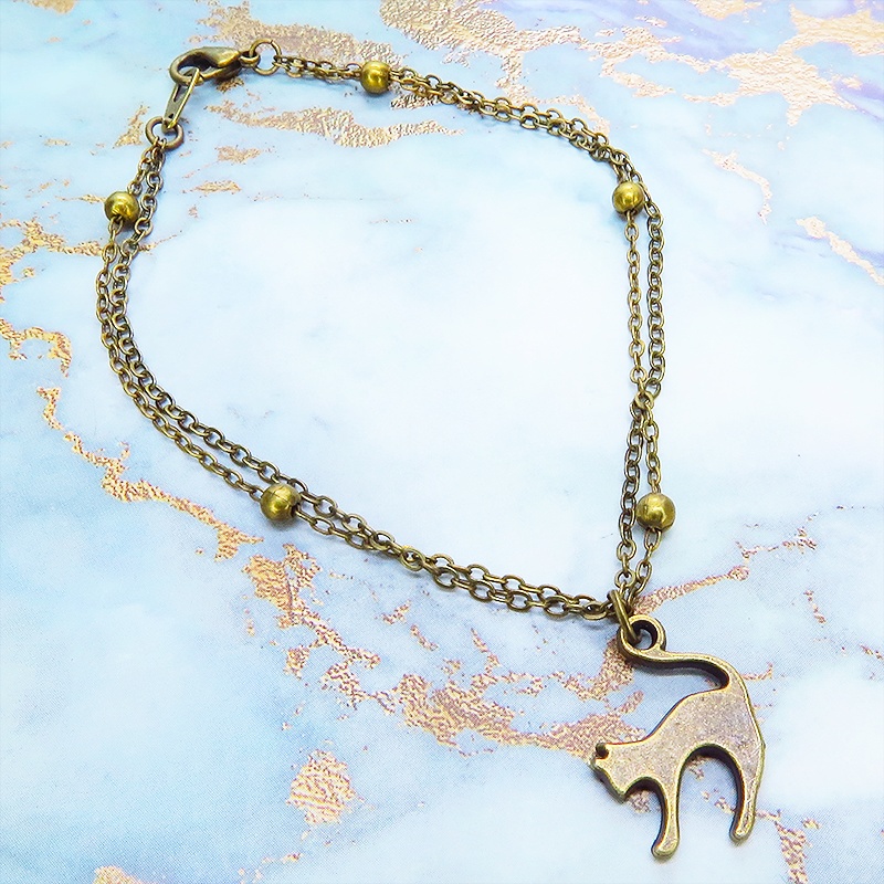 アンティークゴールド 跳ね猫モチーフのダブルチェーンブレスレット ビーズ付チェーン アジャスター可