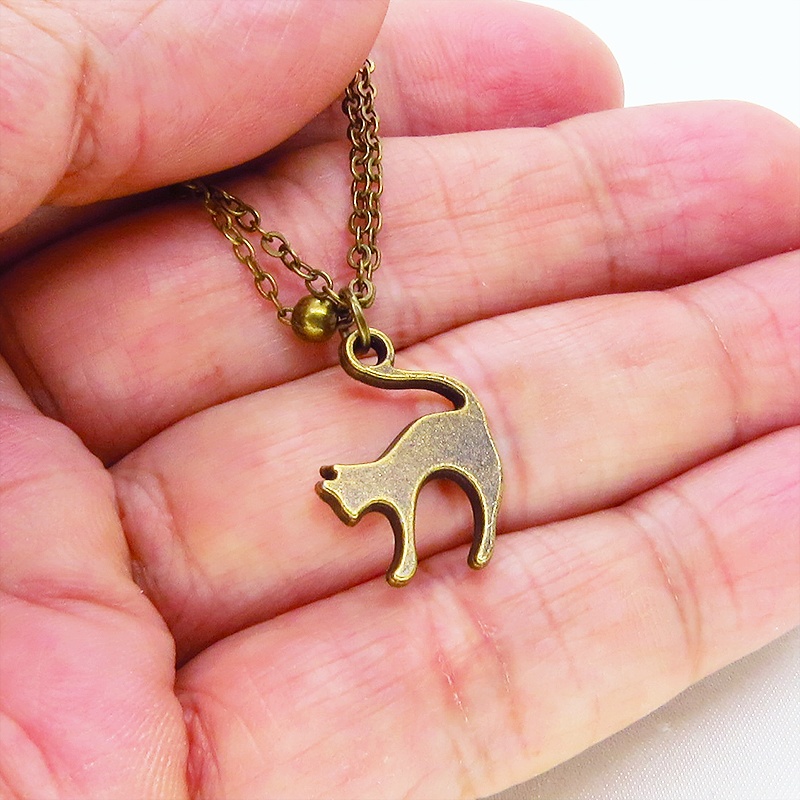 アンティークゴールド 跳ね猫モチーフのダブルチェーンブレスレット ビーズ付チェーン アジャスター可