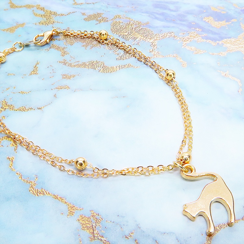 マットゴールド 跳ね猫モチーフのダブルチェーンブレスレット ビーズ付チェーン アジャスター可