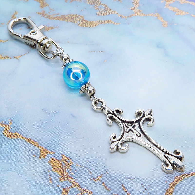 アンティークシルバー ゴシック調ロザリオとクリアブルービーズを組合せたキーホルダー バッグチャーム ファスナーチャーム 金具変更可