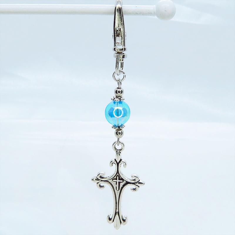 アンティークシルバー ゴシック調ロザリオとクリアブルービーズを組合せたキーホルダー バッグチャーム ファスナーチャーム 金具変更可
