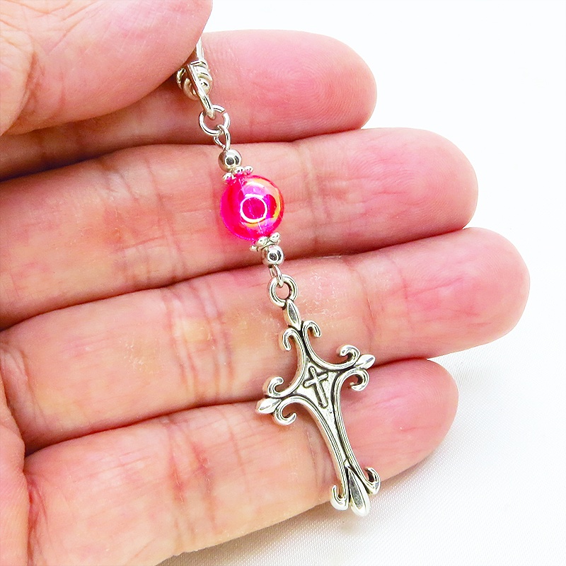 アンティークシルバー ゴシック調ロザリオとクリアマゼンタビーズを組合せたキーホルダー バッグチャーム ファスナーチャーム 金具変更可