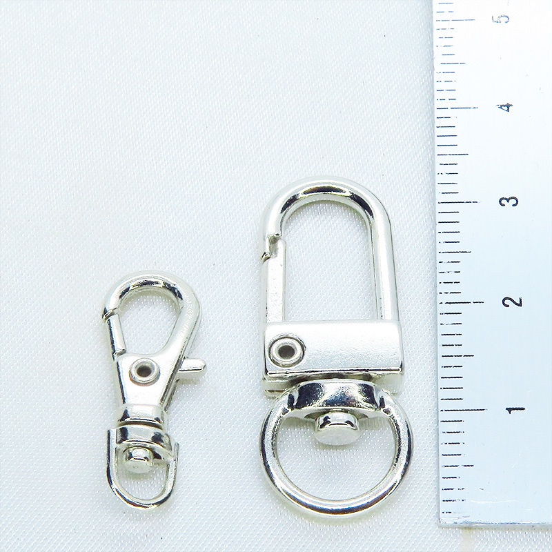 アンティークシルバー ゴシック調ロザリオとクリアマゼンタビーズを組合せたキーホルダー バッグチャーム ファスナーチャーム 金具変更可