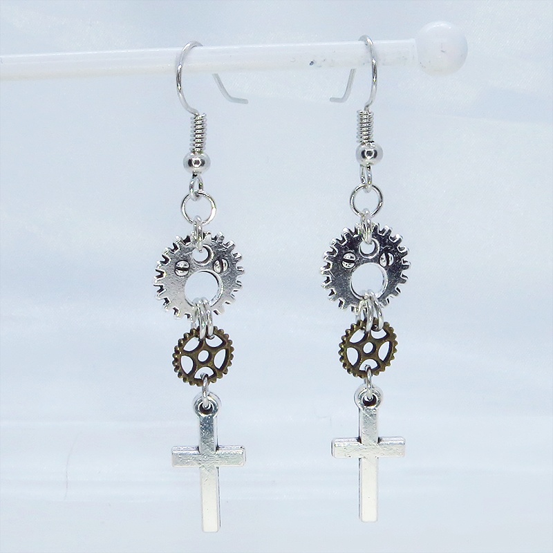 アンティークシルバー ロザリオと歯車を組合せたコンパクトなピアス スチームパンク風 サージカル可