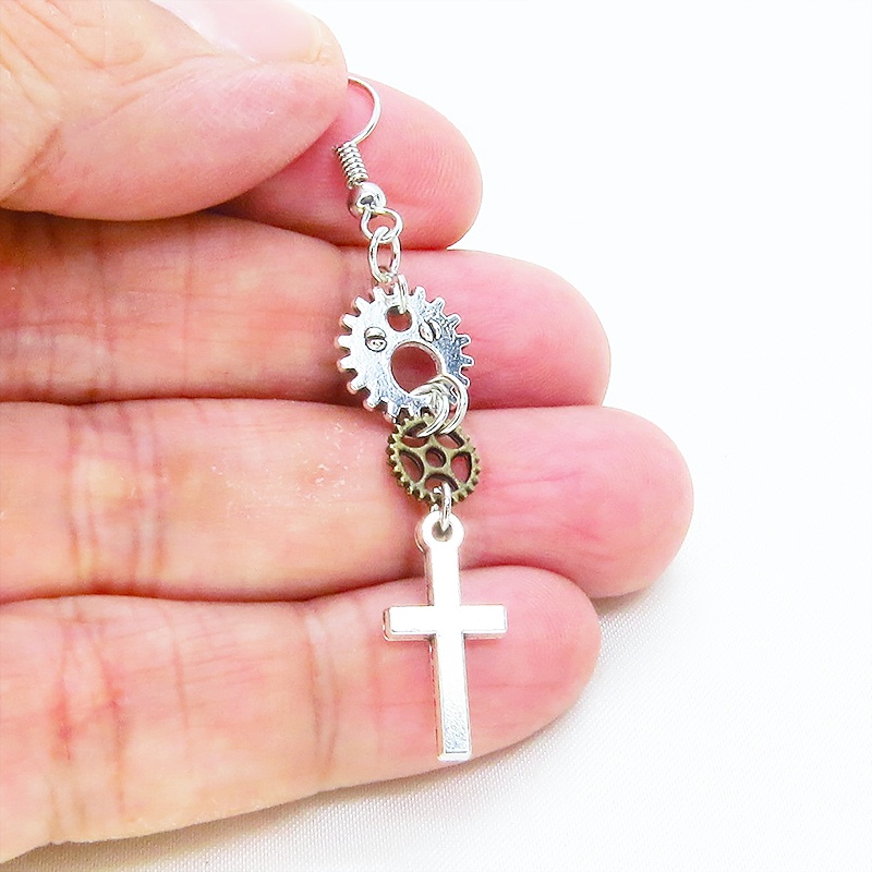 アンティークシルバー ロザリオと歯車を組合せたコンパクトなピアス スチームパンク風 サージカル可