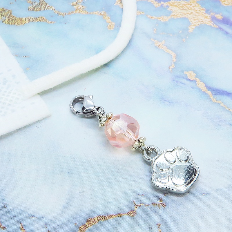 マスク・スマホチャーム アンティークシルバー 肉球モチーフとクリスタルガラスのチャーム 金具変更・ジャックピン追加可