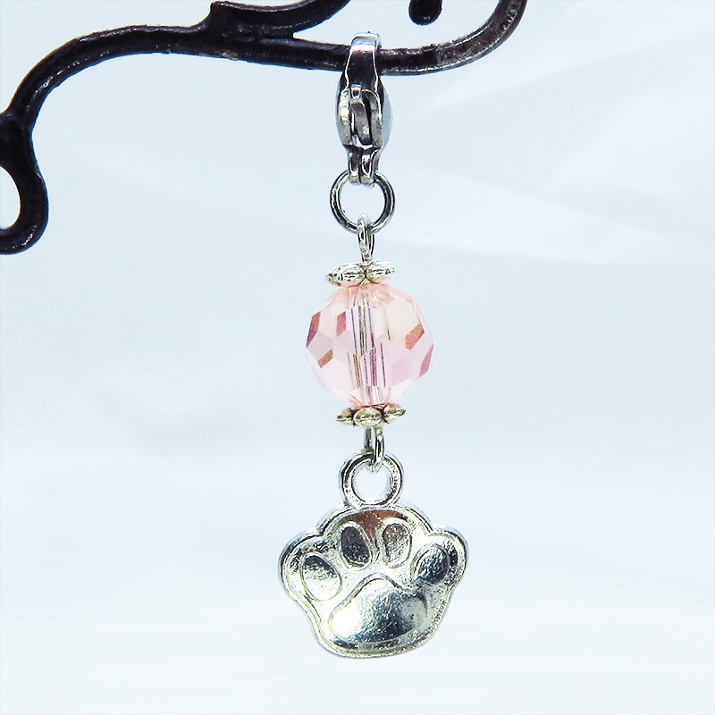 マスク・スマホチャーム アンティークシルバー 肉球モチーフとクリスタルガラスのチャーム 金具変更・ジャックピン追加可