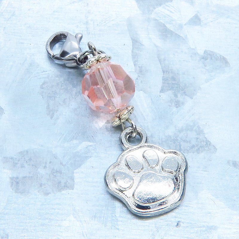 マスク・スマホチャーム アンティークシルバー 肉球モチーフとクリスタルガラスのチャーム 金具変更・ジャックピン追加可