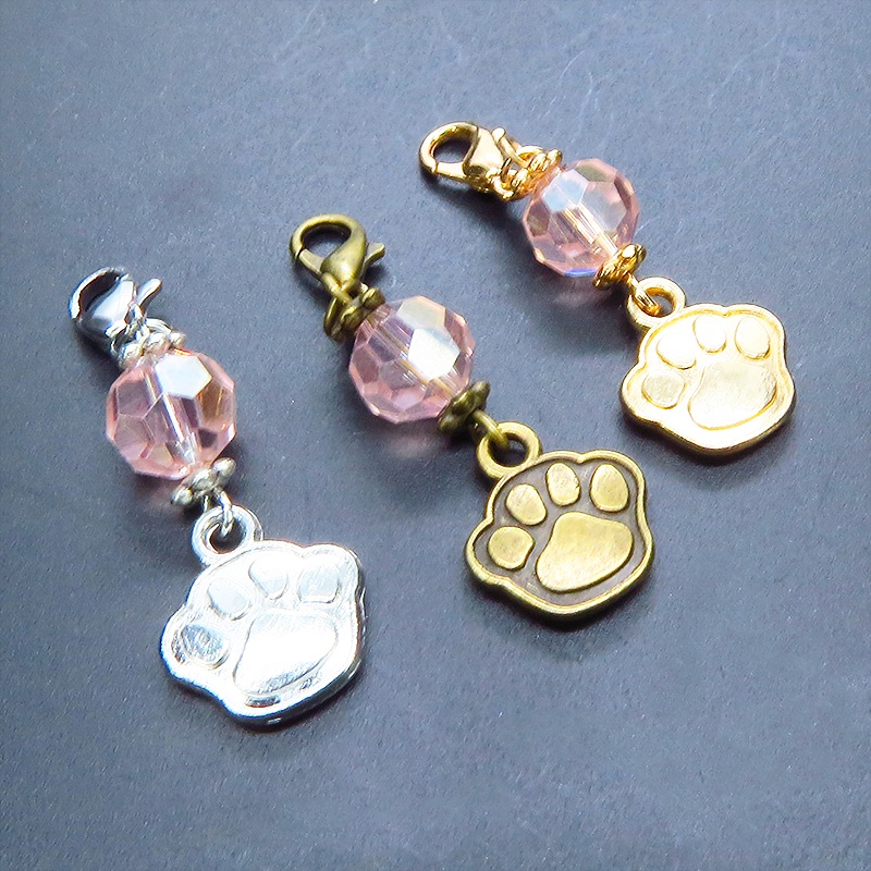 マスク・スマホチャーム マットゴールド 肉球モチーフとクリスタルガラスのチャーム 金具変更・ジャックピン追加可