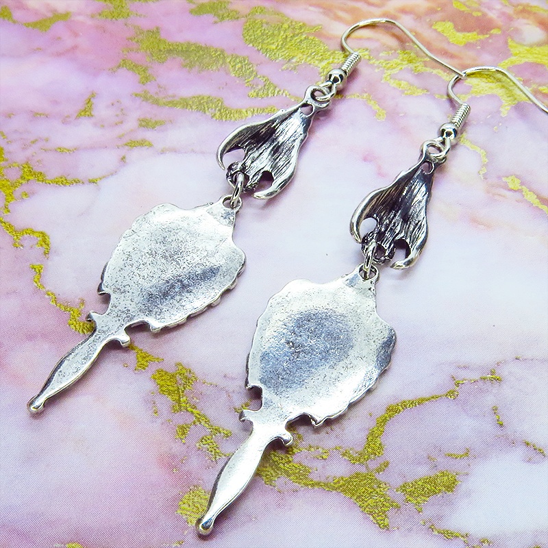 アンティークシルバー ゴシック調レッドミラーチャームのピアス ヴァンパイア パンク ロック サージカル可