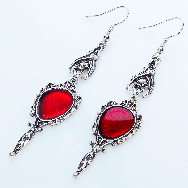 アンティークシルバー ゴシック調レッドミラーチャームのピアス ヴァンパイア パンク ロック サージカル可