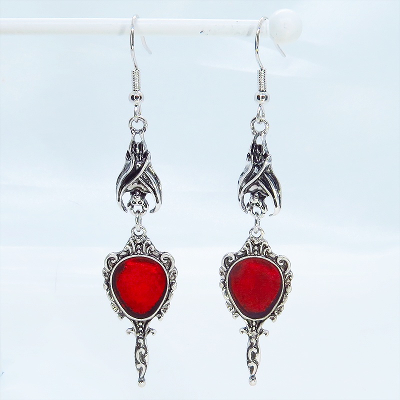 アンティークシルバー ゴシック調レッドミラーチャームのピアス ヴァンパイア パンク ロック サージカル可