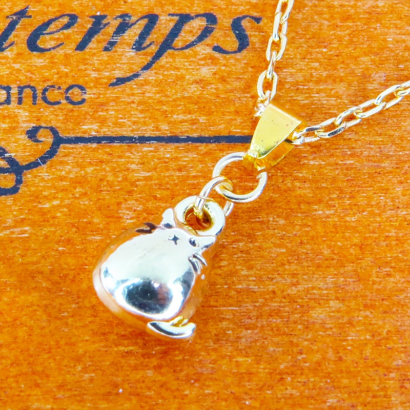 ゴールドカラー ぷっくり可愛い猫のチャームのシンプルなネックレス 長さ変更可 ステンレス変更可