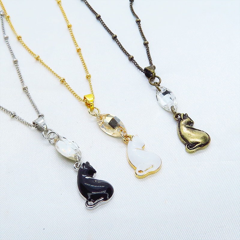 シルバーカラー 振り返りシルエットの黒猫モチーフとスワロフスキー・クリスタルのネックレス 長さ変更可 アジャスター可
