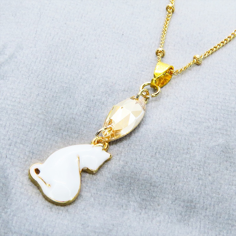 ゴールドカラー 振り返りシルエットの白猫モチーフとスワロフスキー・クリスタルのネックレス 長さ変更可 アジャスター可