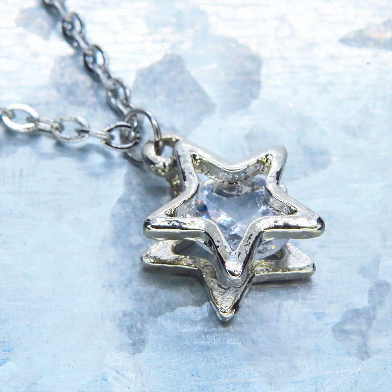シルバーカラーの星型(スター)フレームにキュービックジルコニアをプラスしたコンパクトなネックレス ステンレスチェーン 長さ変更可 アジャスター可