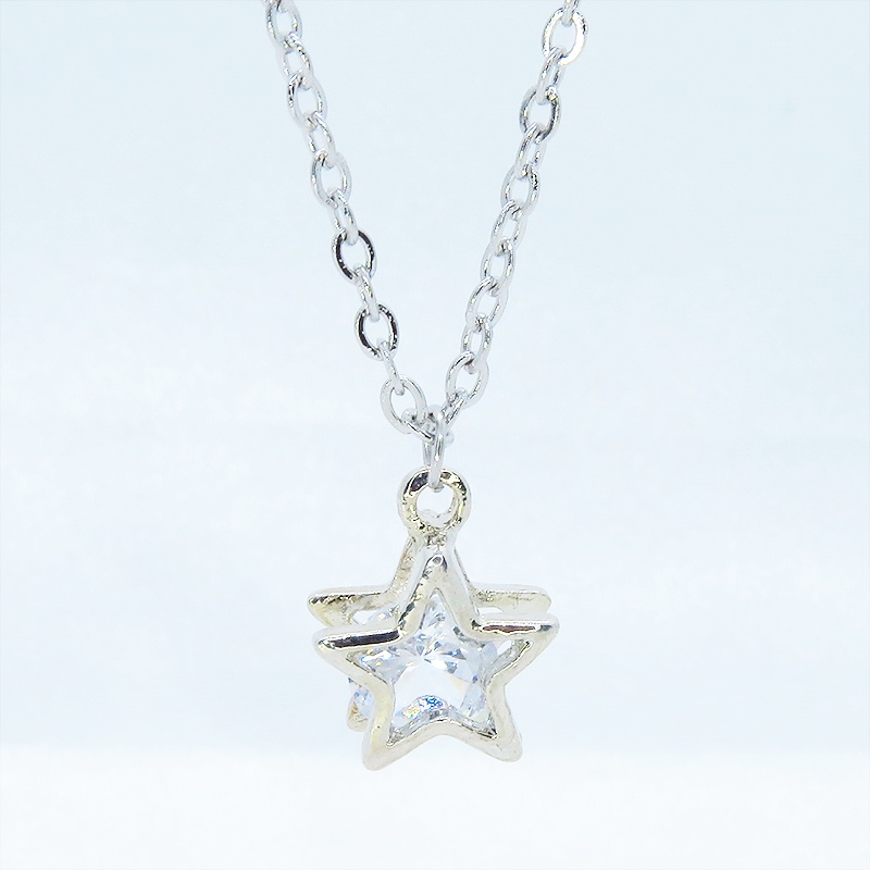 シルバーカラーの星型(スター)フレームにキュービックジルコニアをプラスしたコンパクトなネックレス ステンレスチェーン 長さ変更可 アジャスター可