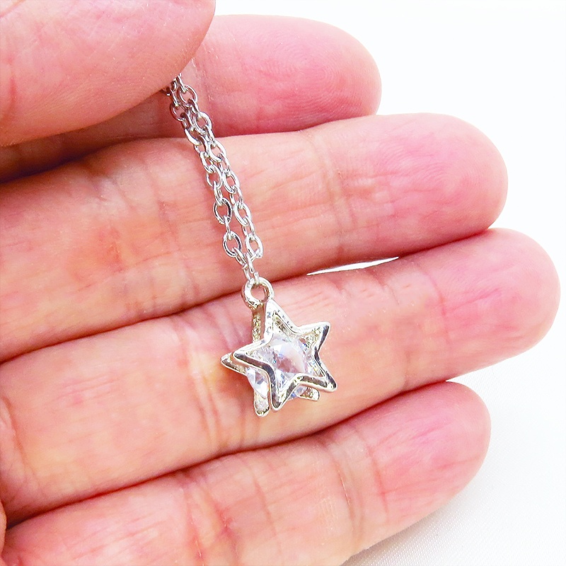 シルバーカラーの星型(スター)フレームにキュービックジルコニアをプラスしたコンパクトなネックレス ステンレスチェーン 長さ変更可 アジャスター可