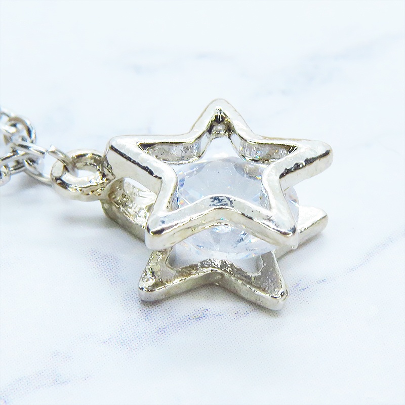 シルバーカラーの星型(スター)フレームにキュービックジルコニアをプラスしたコンパクトなネックレス ステンレスチェーン 長さ変更可 アジャスター可