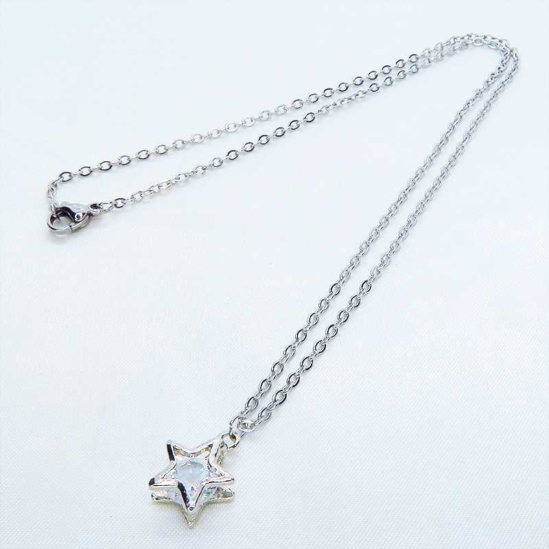 シルバーカラーの星型(スター)フレームにキュービックジルコニアをプラスしたコンパクトなネックレス ステンレスチェーン 長さ変更可 アジャスター可