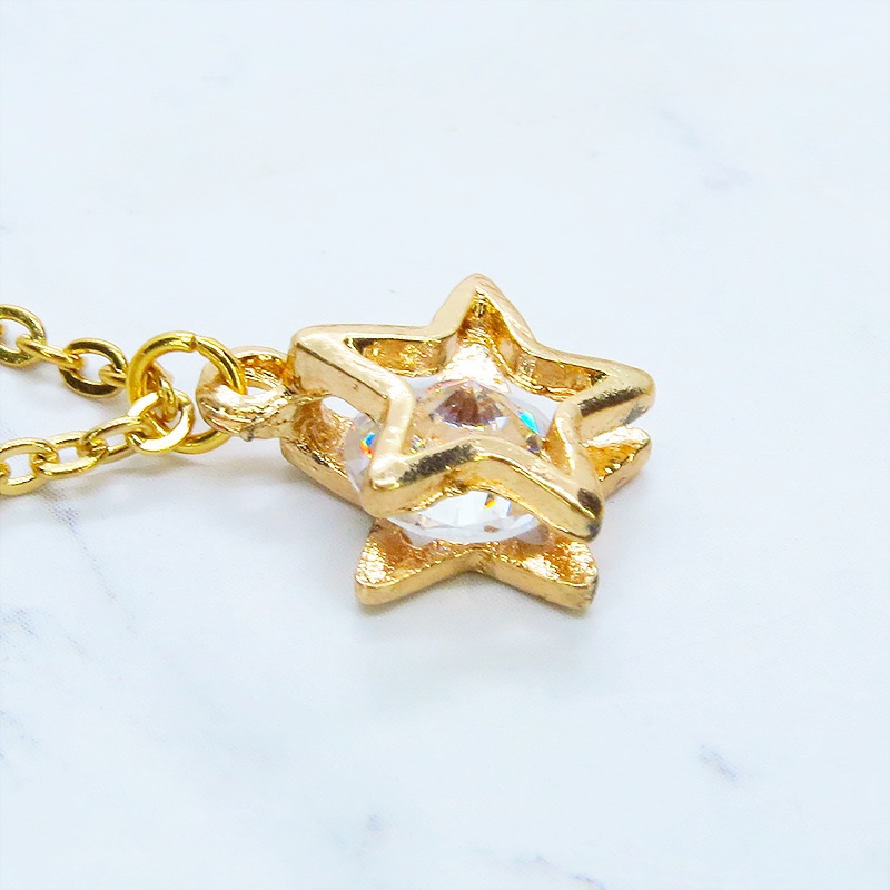 マットゴールドの星型(スター)フレームにキュービックジルコニアをプラスしたコンパクトなネックレス ステンレスチェーン 長さ変更可 アジャスター可