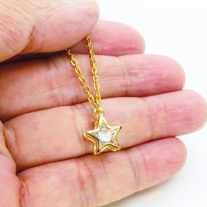 マットゴールドの星型(スター)フレームにキュービックジルコニアをプラスしたコンパクトなネックレス ステンレスチェーン 長さ変更可 アジャスター可