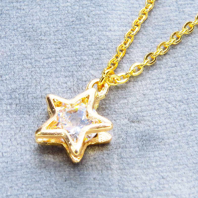 マットゴールドの星型(スター)フレームにキュービックジルコニアをプラスしたコンパクトなネックレス ステンレスチェーン 長さ変更可 アジャスター可
