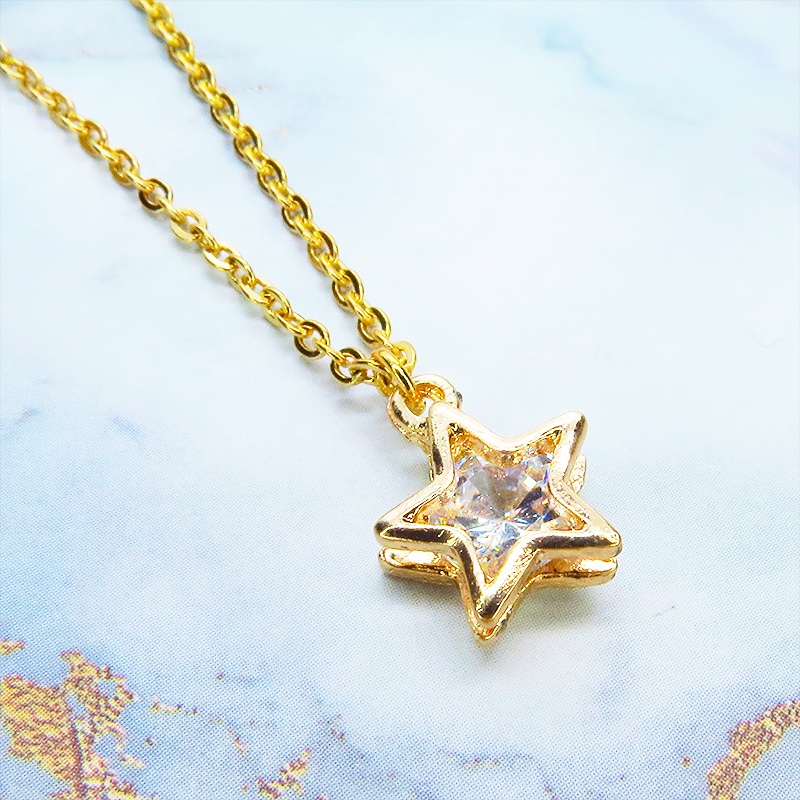 マットゴールドの星型(スター)フレームにキュービックジルコニアをプラスしたコンパクトなネックレス ステンレスチェーン 長さ変更可 アジャスター可