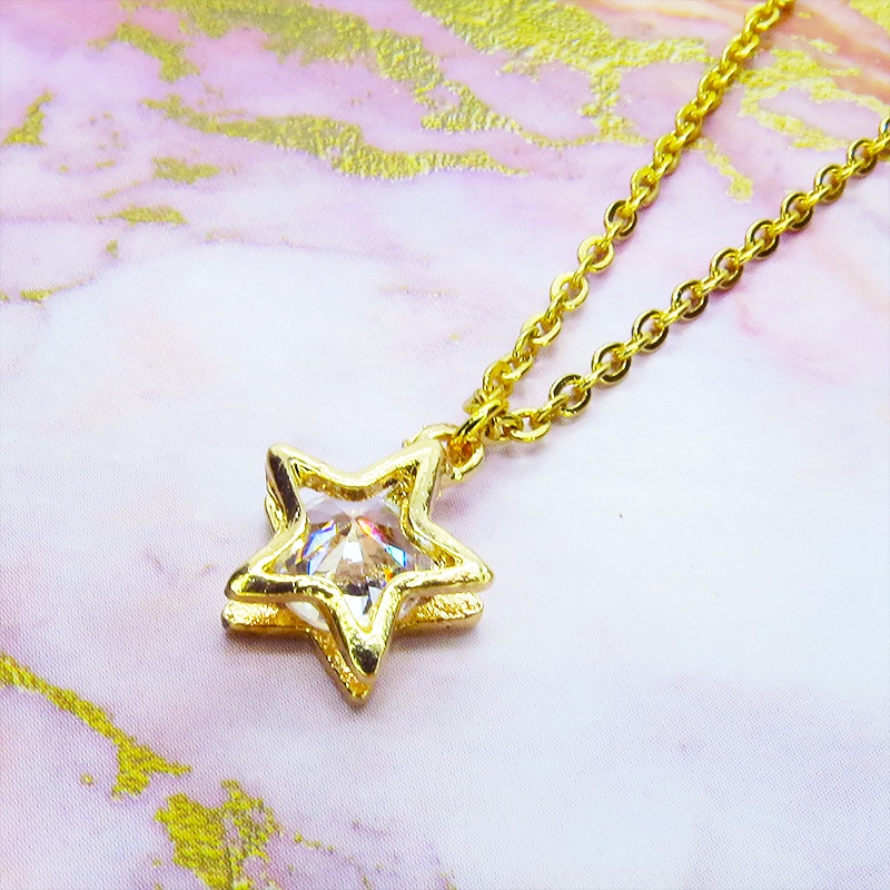マットゴールドの星型(スター)フレームにキュービックジルコニアをプラスしたコンパクトなネックレス ステンレスチェーン 長さ変更可 アジャスター可