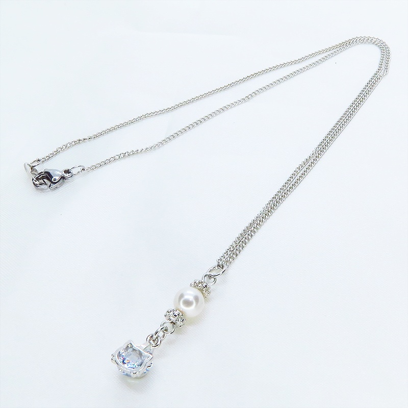 シルバーカラー キュービックジルコニアの猫フェイスフレームとスワロフスキーパールのネックレス 長さ変更可 アジャスター可