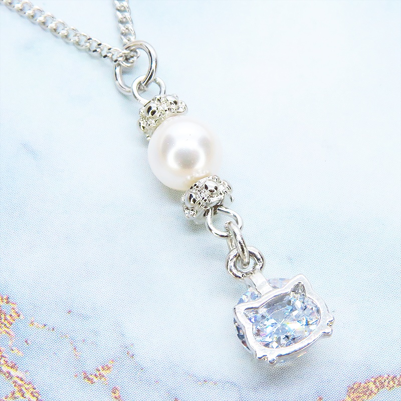 シルバーカラー キュービックジルコニアの猫フェイスフレームとスワロフスキーパールのネックレス 長さ変更可 アジャスター可