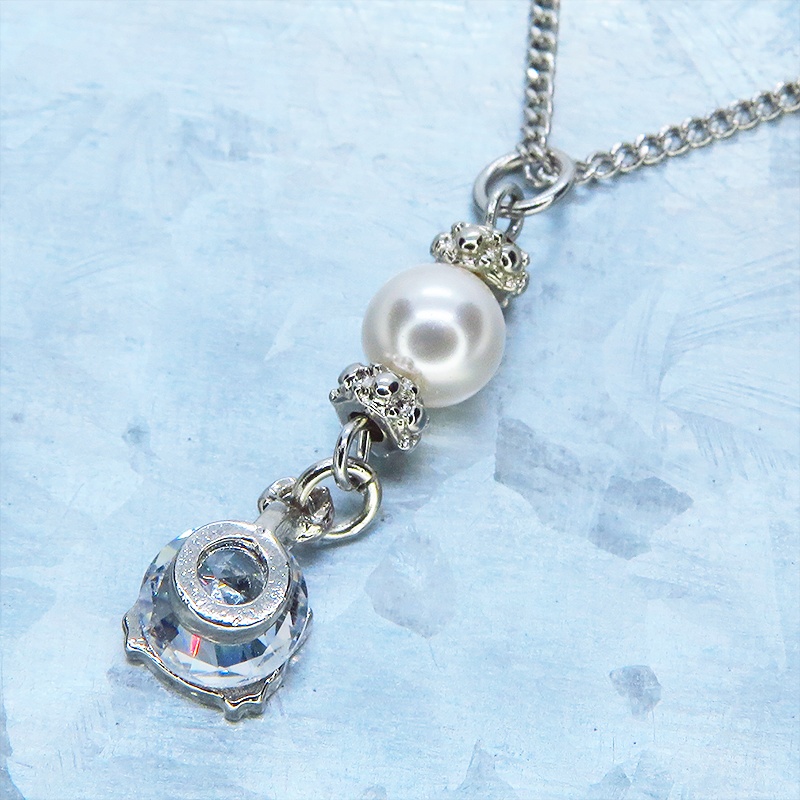 シルバーカラー キュービックジルコニアの猫フェイスフレームとスワロフスキーパールのネックレス 長さ変更可 アジャスター可