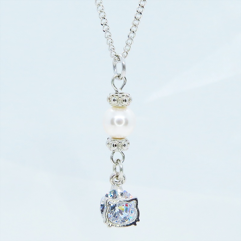 シルバーカラー キュービックジルコニアの猫フェイスフレームとスワロフスキーパールのネックレス 長さ変更可 アジャスター可