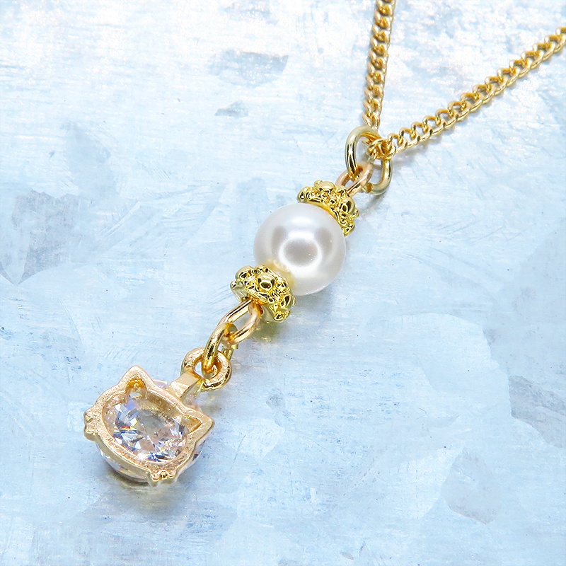 マットゴールド キュービックジルコニアの猫フェイスフレームとスワロフスキーパールのネックレス 長さ変更可 アジャスター可